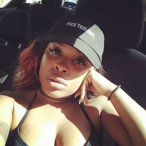 Meet your Posher, Tee